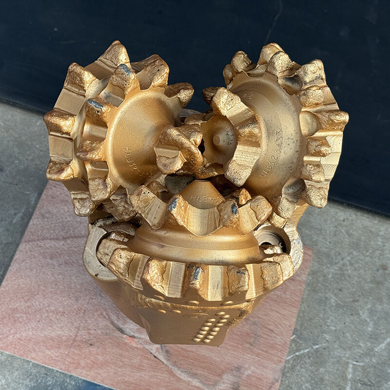 Τρυπάνι τριών κώνων με δόντια φρέζας 9 7/8 ίντσες (250mm) IADC137 για γρήγορη διάτρηση σε μαλακούς σχηματισμούς